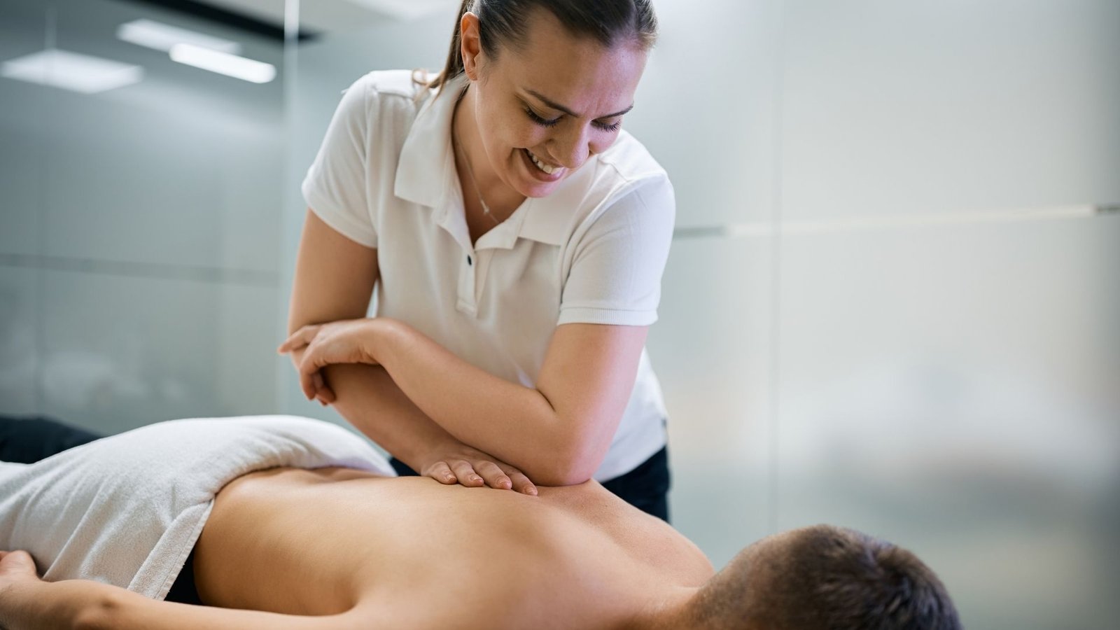 Sri Lankan Massage: Traditional Techniques & Relaxation